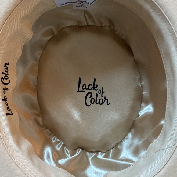 LACK OF COLOR Beige boat hat